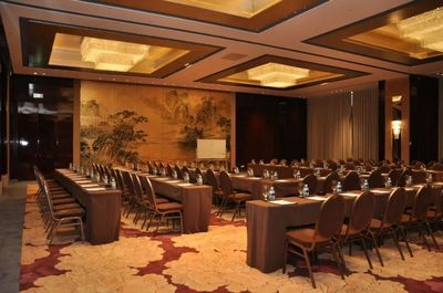 以禮相待，盡顯匠心——朗麗茲酒店禮儀服務(wù)體驗(yàn)記